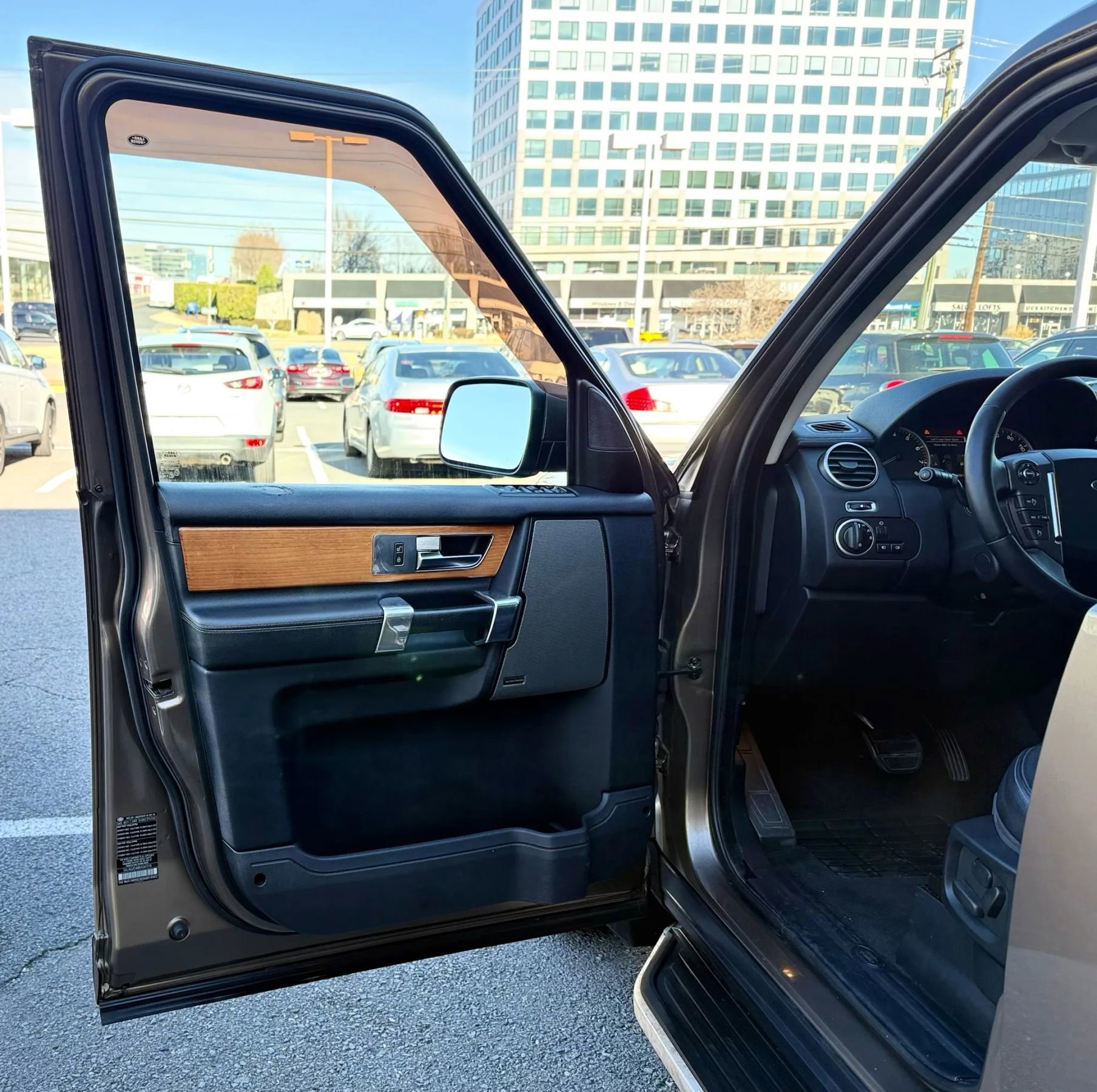 Used 2011 Land Rover LR4 HSE AWD/4WD image 9