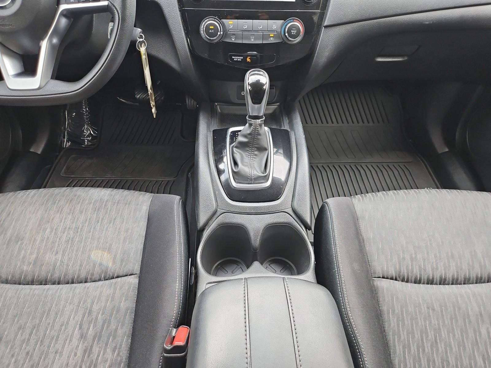 Used 2020 Nissan Rogue S FWD image 30