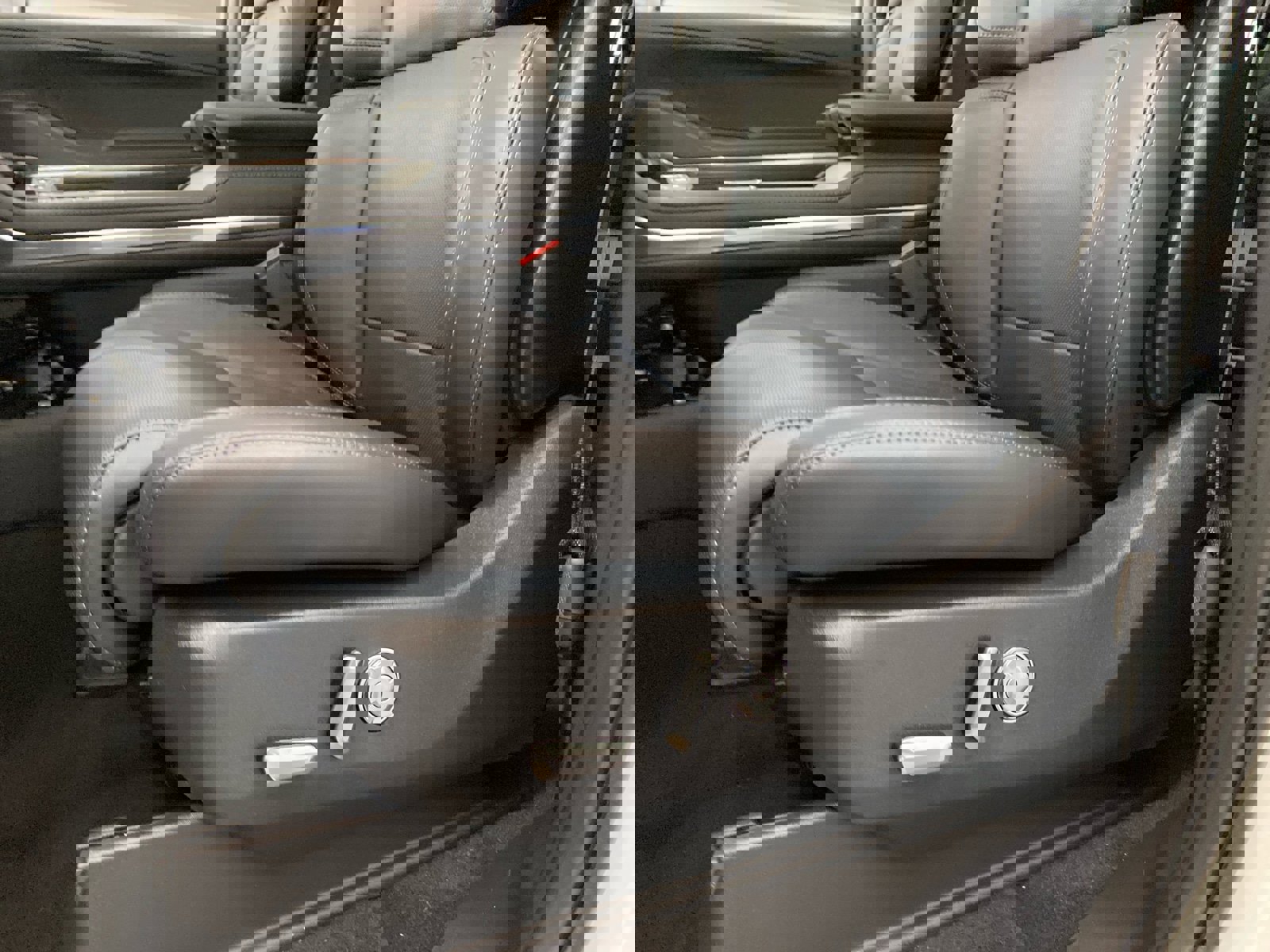 Used 2025 Lincoln Navigator Reserve w/ Jet Appearance Package image 21