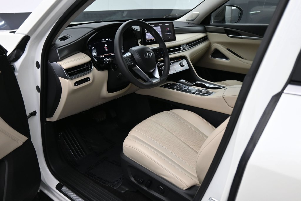 Used 2023 INFINITI QX60 Luxe w/ Performance Audio Package FWD image 2