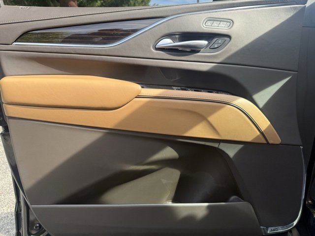 Used 2023 Cadillac Escalade ESV Premium Luxury image 11