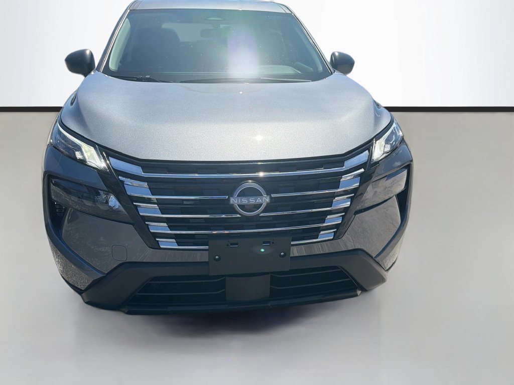 Used 2025 Nissan Rogue S FWD image 2