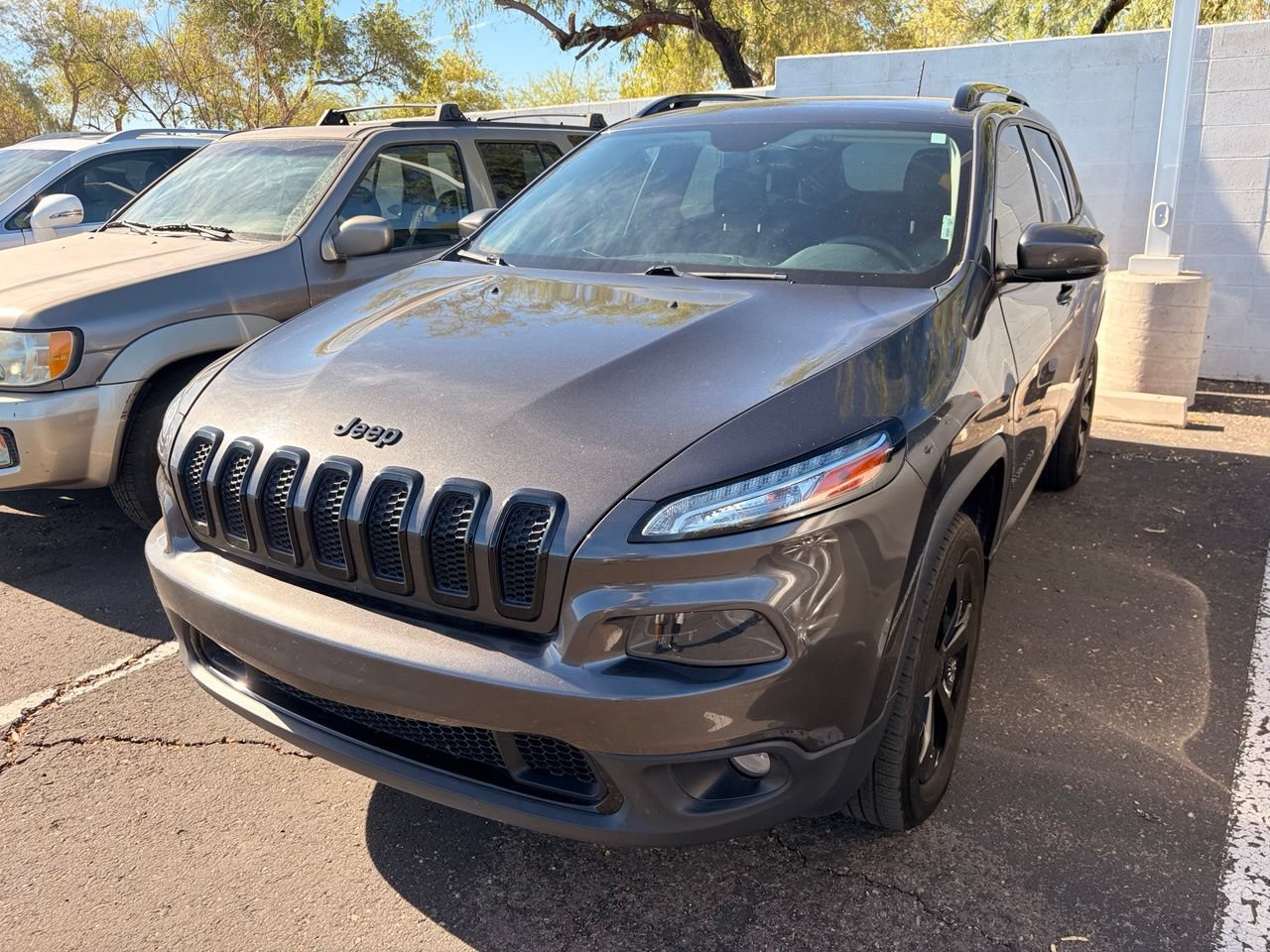 Used 2017 Jeep Cherokee High Altitude AWD/4WD image 2