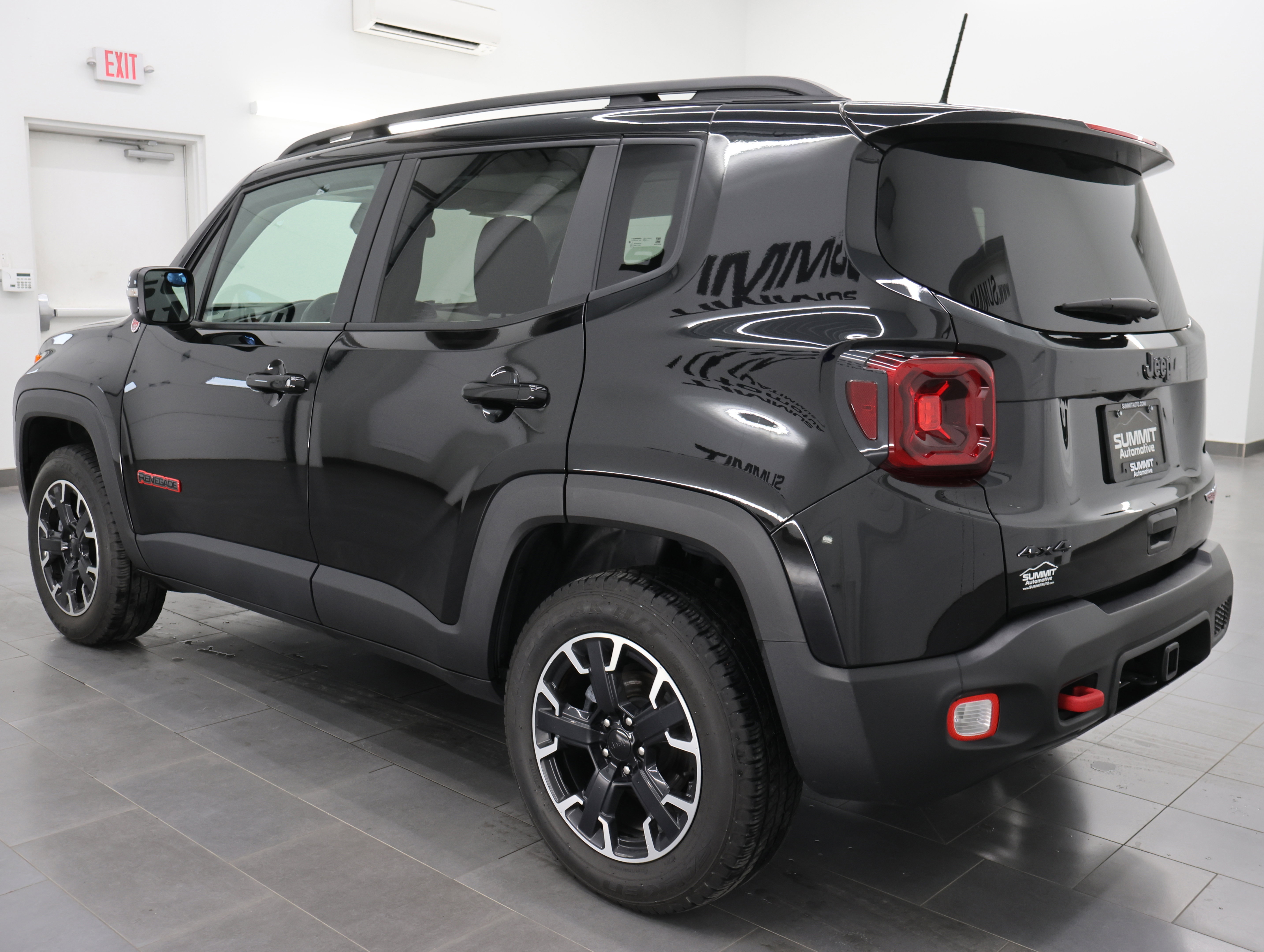 Used 2023 Jeep Renegade Trailhawk w/ Sun/Sound Group AWD/4WD image 6