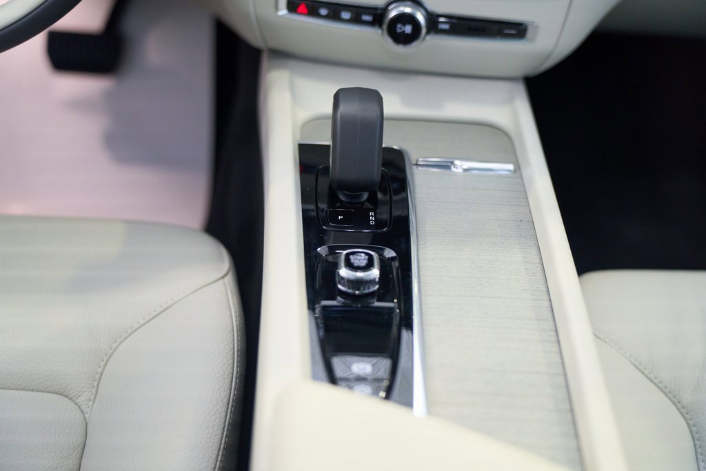 Certified 2025 Volvo V60 B5 Cross Country Plus image 19