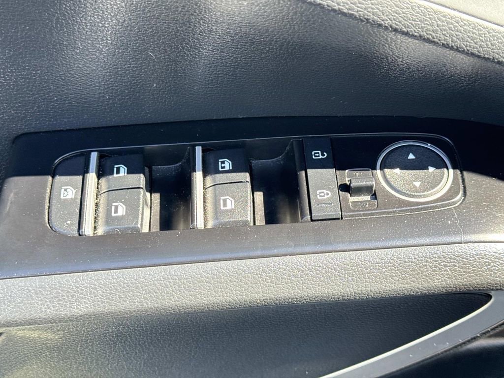 Used 2024 Kia Soul LX w/ Option Group 015 image 17