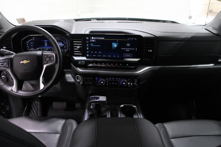 Used 2025 Chevrolet Silverado 1500 LTZ AWD/4WD image 32