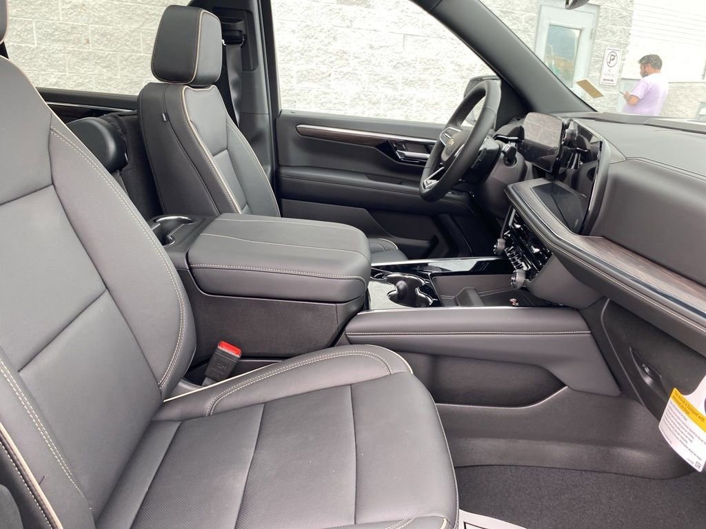 New 2025 Chevrolet Suburban Premier image 39