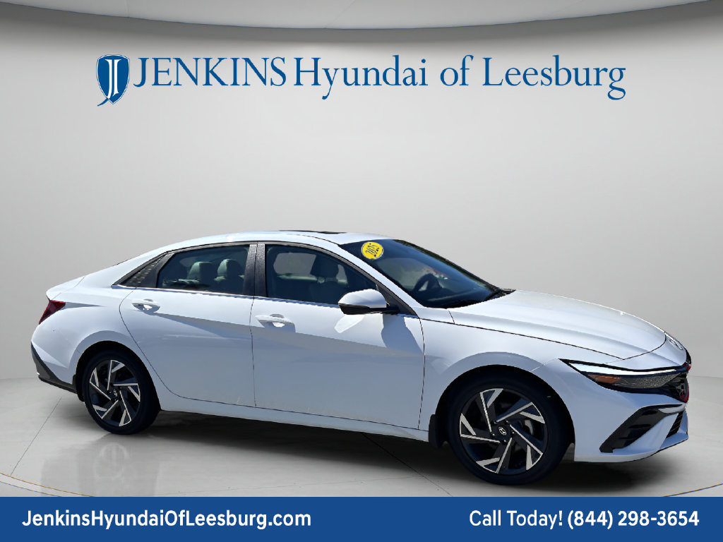 Certified 2025 Hyundai Elantra Limited FWD image 2