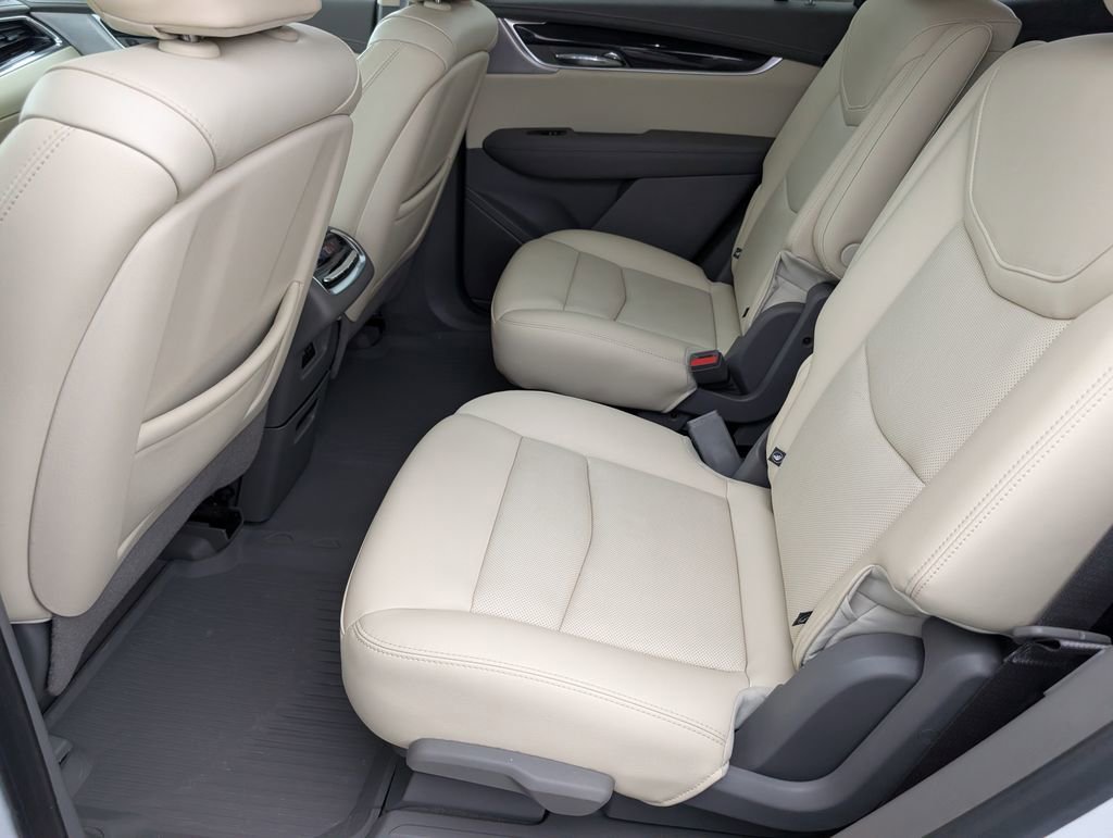 Used 2022 Cadillac XT6 Premium Luxury w/ Technology Package image 11