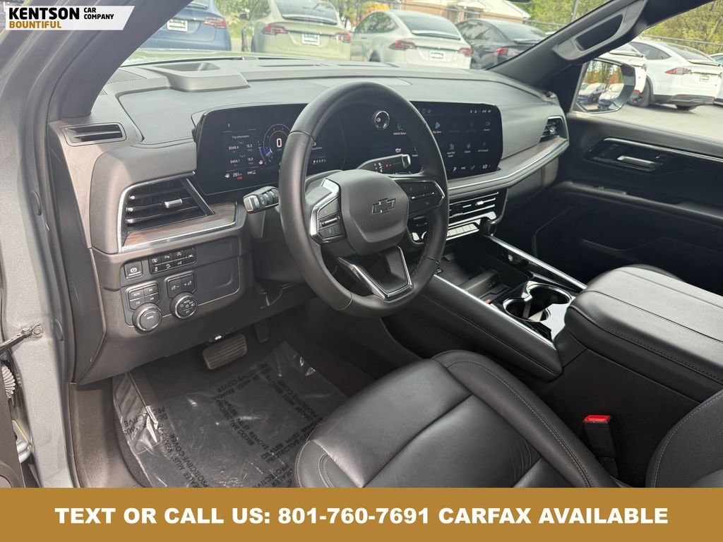 Used 2025 Chevrolet Suburban Z71 image 30