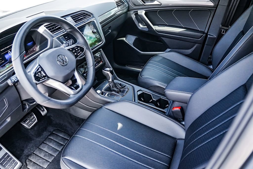 Used 2024 Volkswagen Tiguan SE R-Line image 10