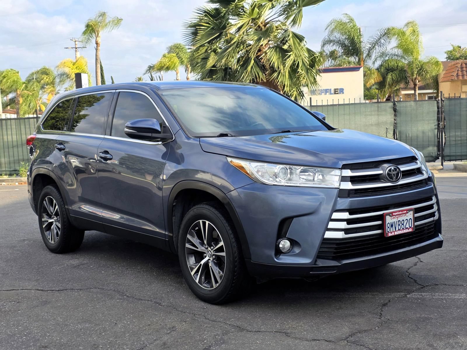 Used 2019 Toyota Highlander Plus FWD image 2