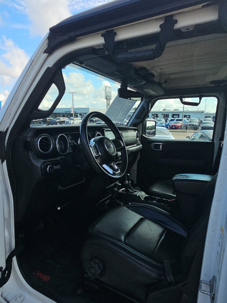 Used 2018 Jeep Wrangler Unlimited Sahara AWD/4WD image 12