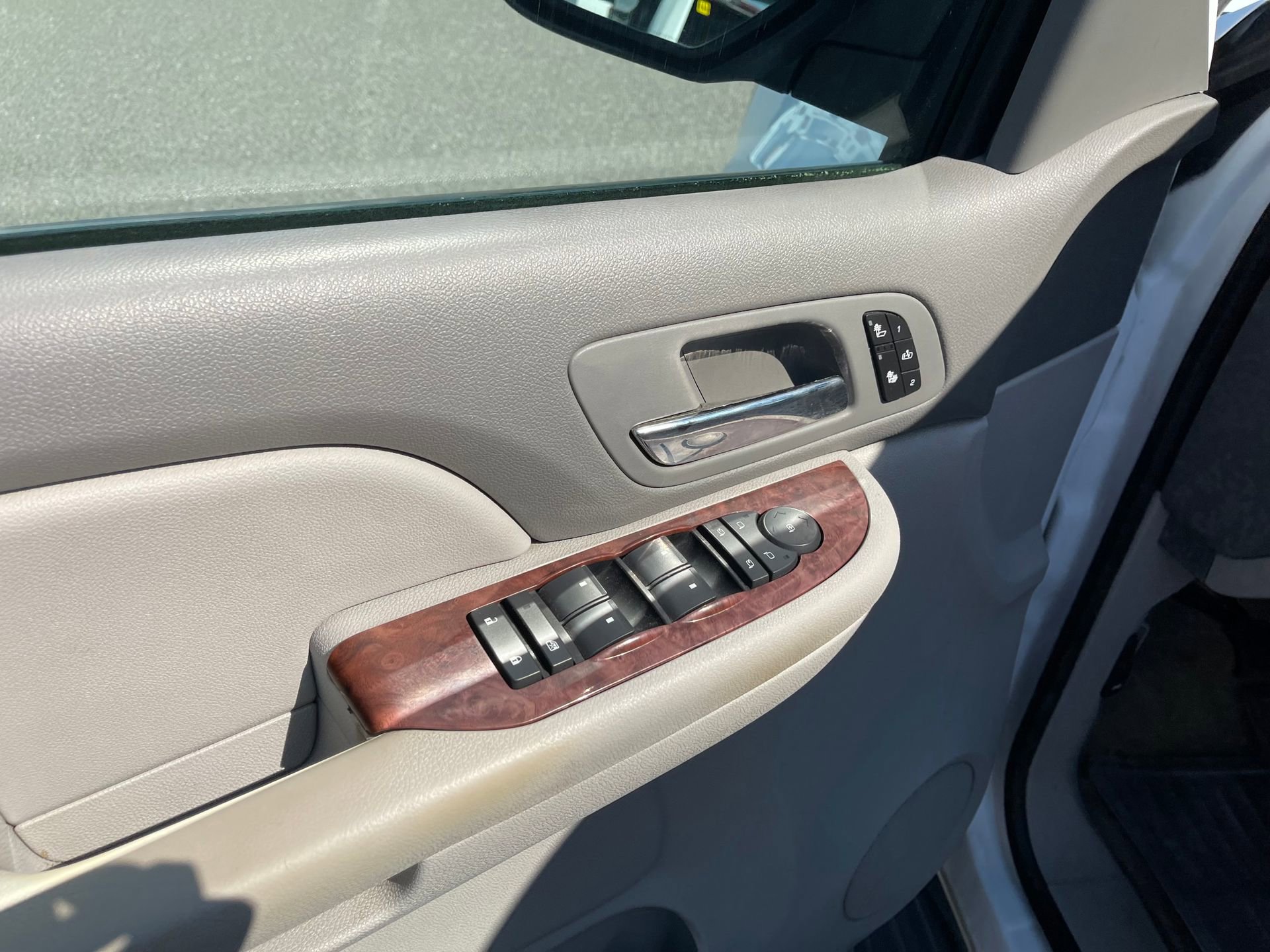 Used 2007 Chevrolet Avalanche LTZ w/ LTZ Preferred Equipment Group image 12