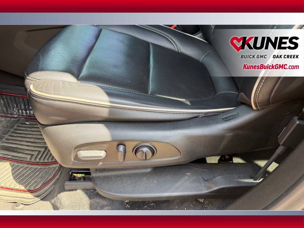 Used 2022 Chevrolet Traverse Premier w/ Redline Edition AWD/4WD image 10