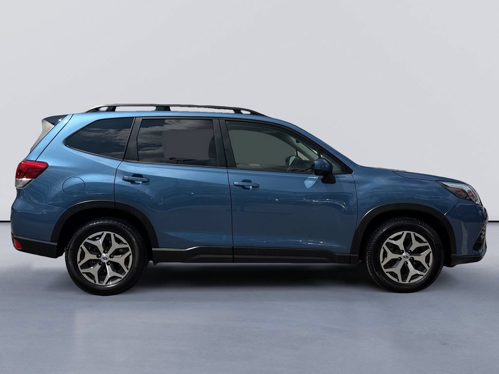 Used 2024 Subaru Forester Premium AWD/4WD image 2