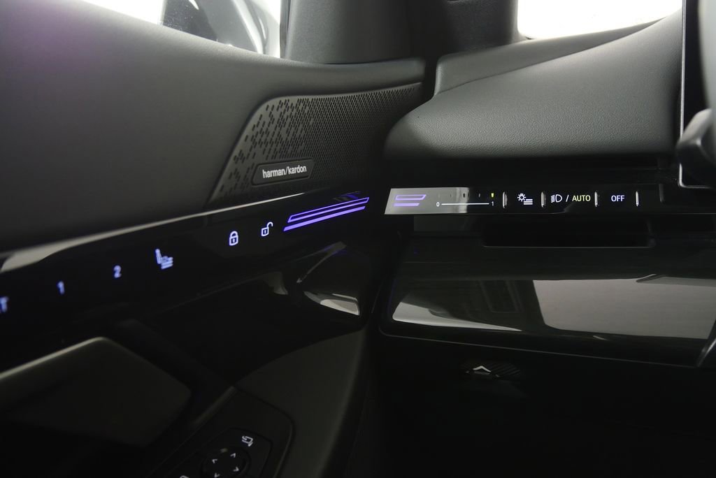 Certified 2025 BMW 530i image 20