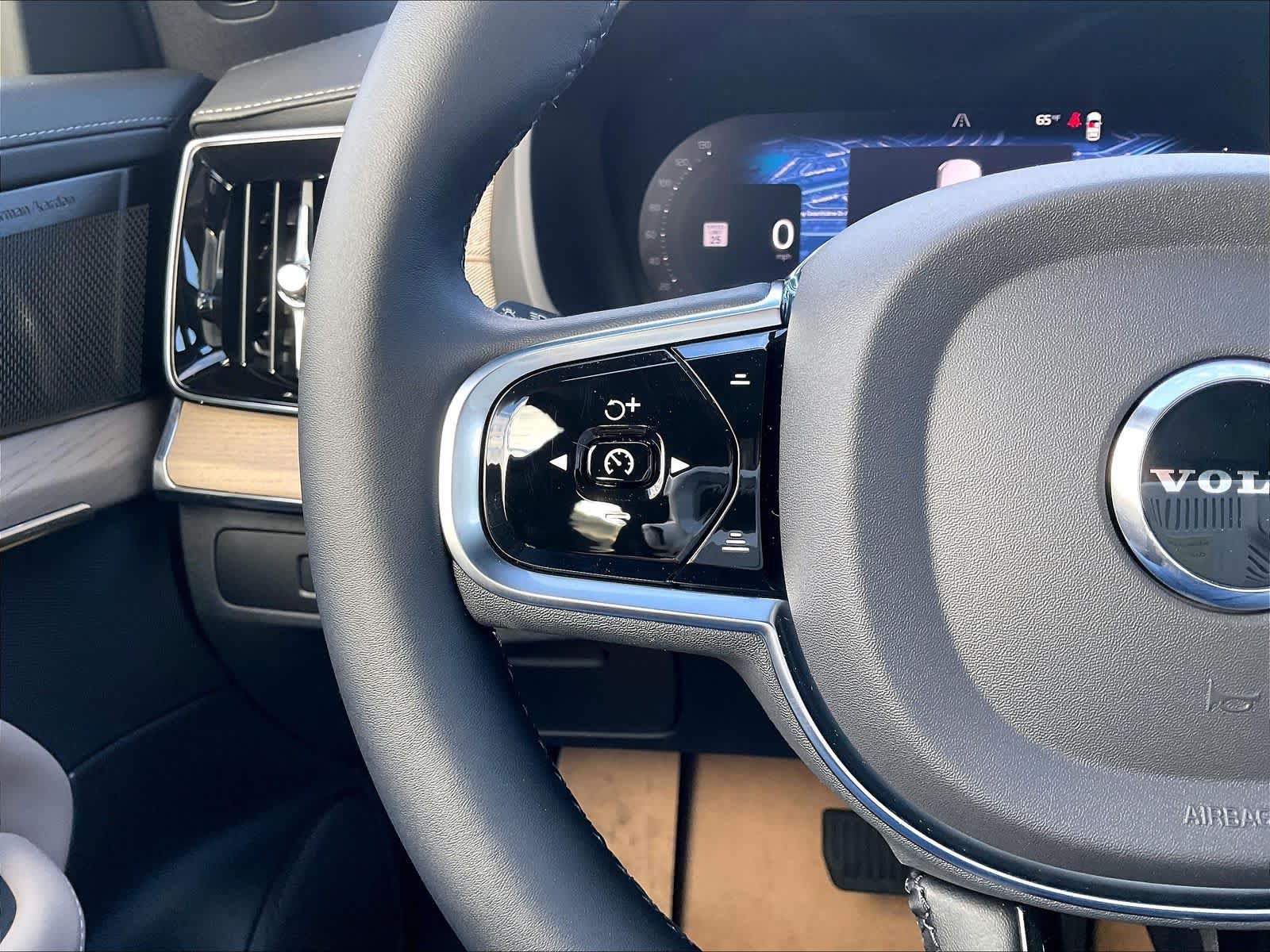 New 2027 Volvo XC90 T8 Bright AWD/4WD image 17
