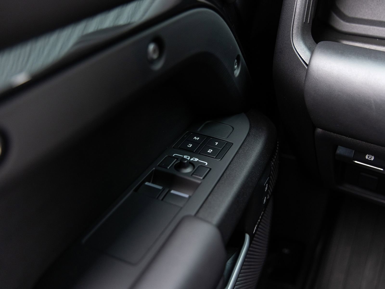 Used 2024 Land Rover Defender 90 Carpathian Edition image 18