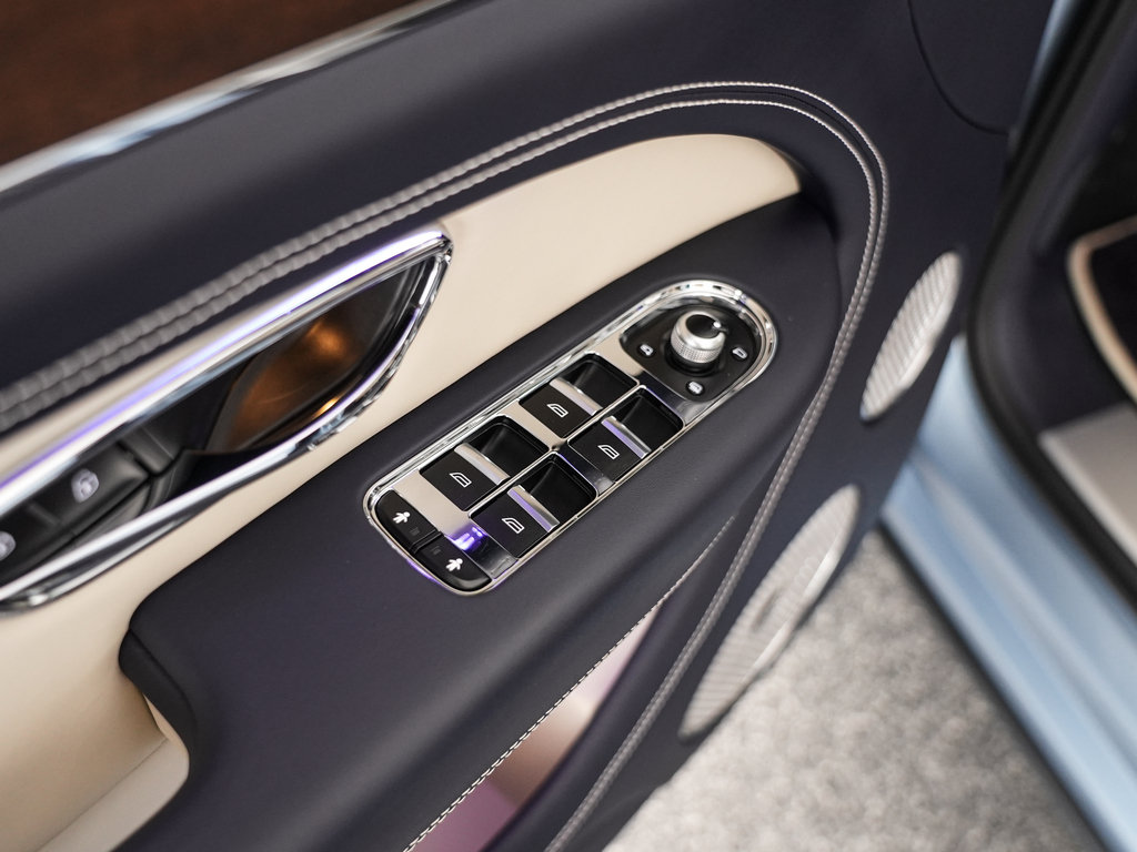 Certified 2023 Bentley Bentayga AWD/4WD image 14