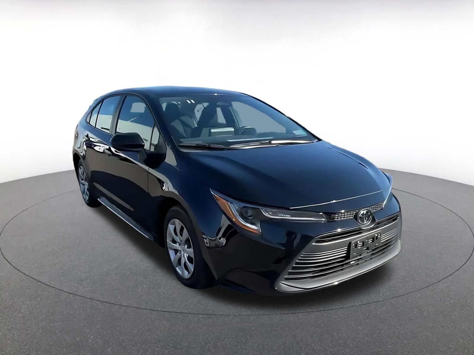 Used 2025 Toyota Corolla LE FWD image 3