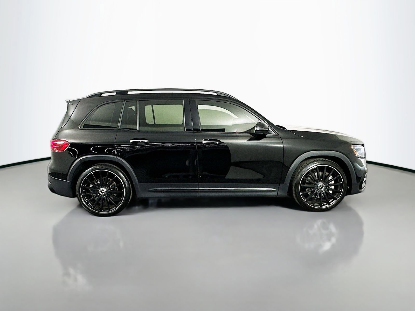 Used 2025 Mercedes-Benz GLB 35 AMG 4MATIC image 8