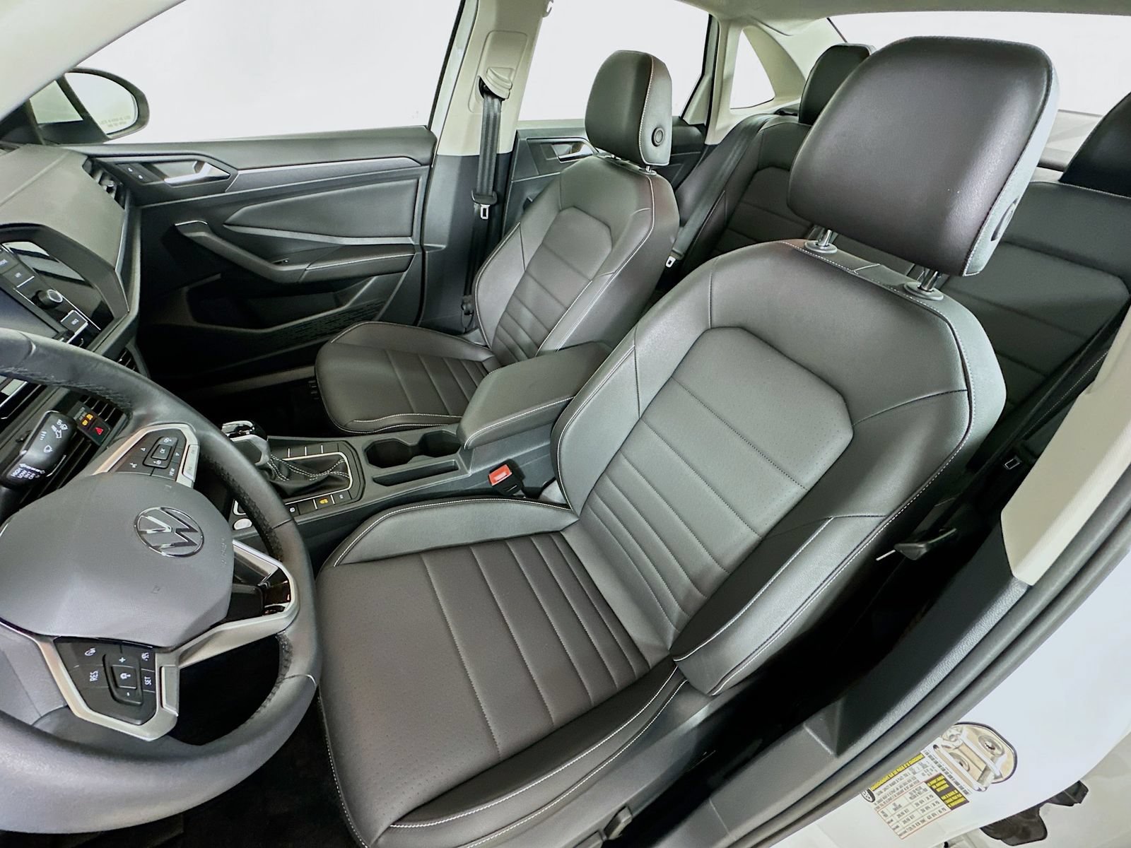 Used 2024 Volkswagen Jetta SE FWD image 32
