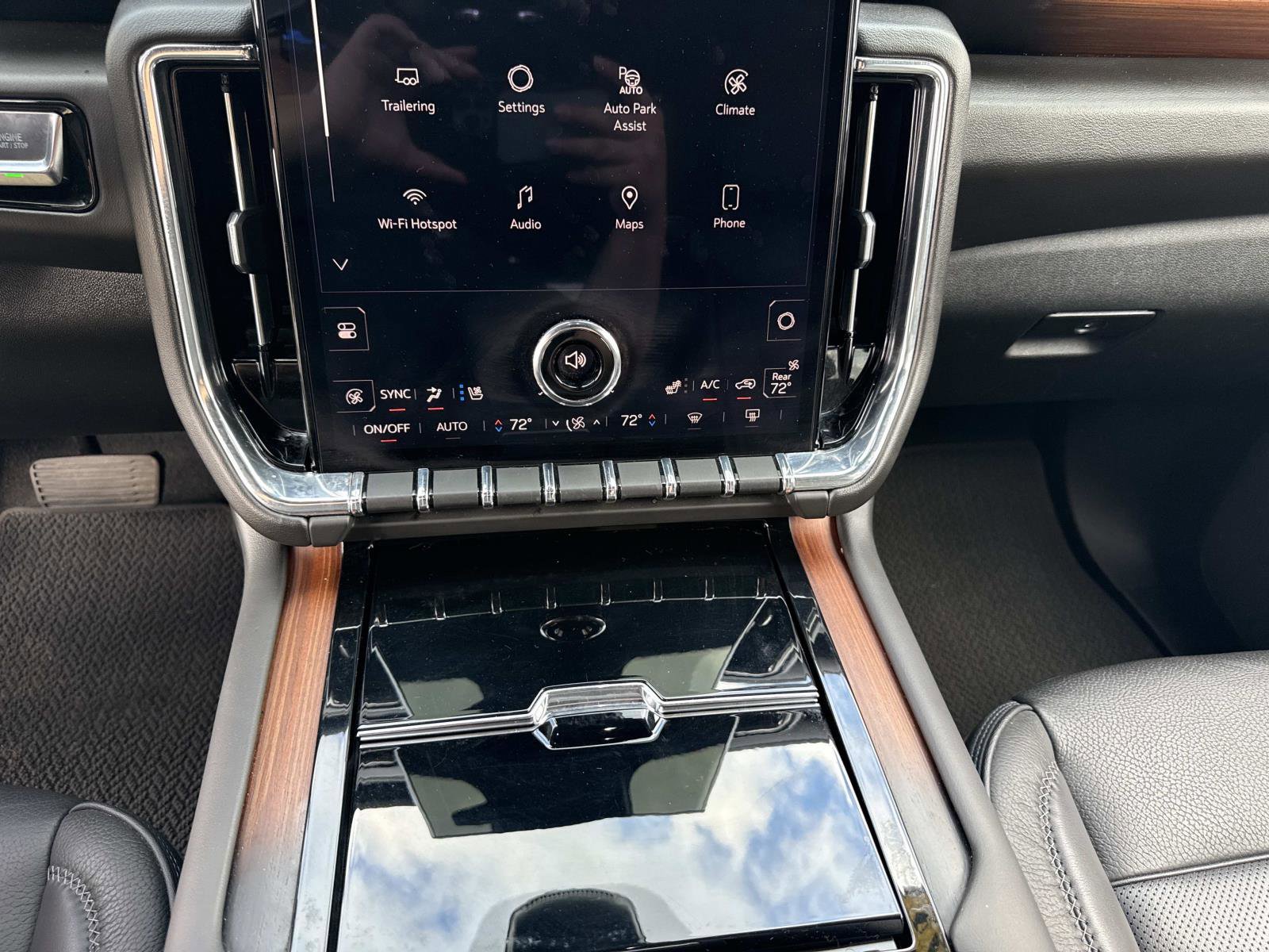 Used 2025 GMC Yukon XL Denali image 28