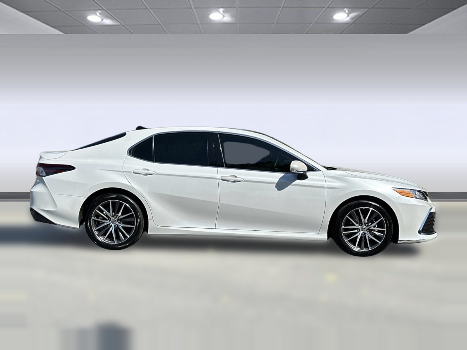 Used 2023 Toyota Camry XLE w/ Navigation Package FWD image 8
