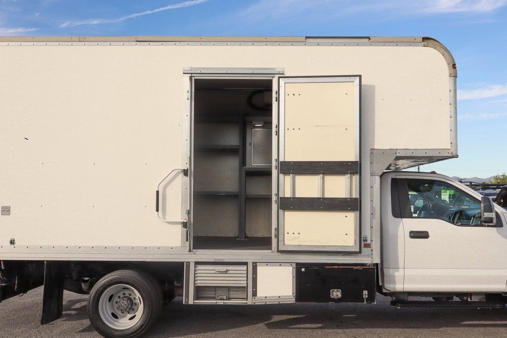 Used 2017 Ford F550 2WD Regular Cab Super Duty image 17