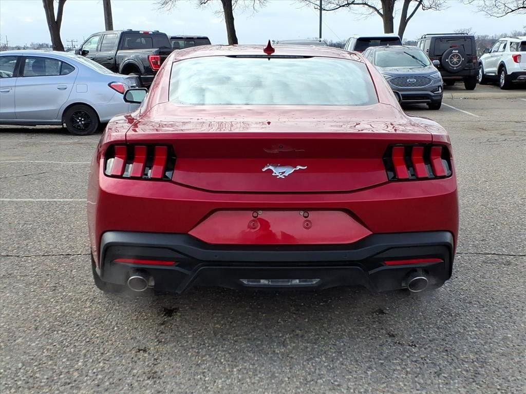 Used 2024 Ford Mustang Coupe image 4