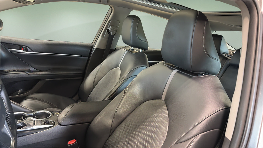 Used 2020 Toyota Camry XSE FWD image 18
