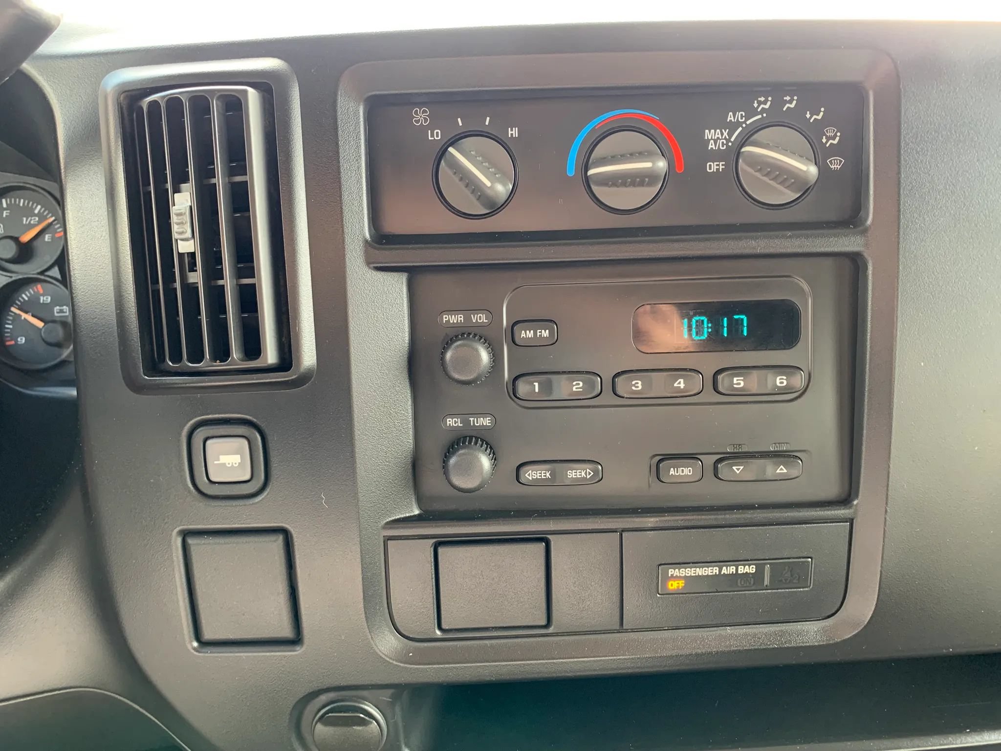 Used 2007 Chevrolet Express 1500 RWD image 14