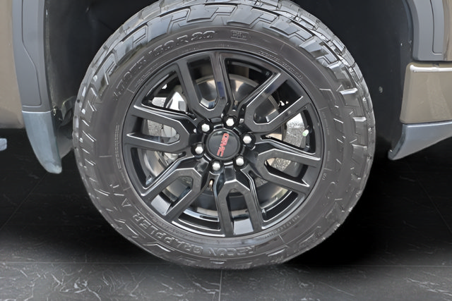 Used 2023 GMC Sierra 1500 AT4 w/ Technology Package AWD/4WD image 12