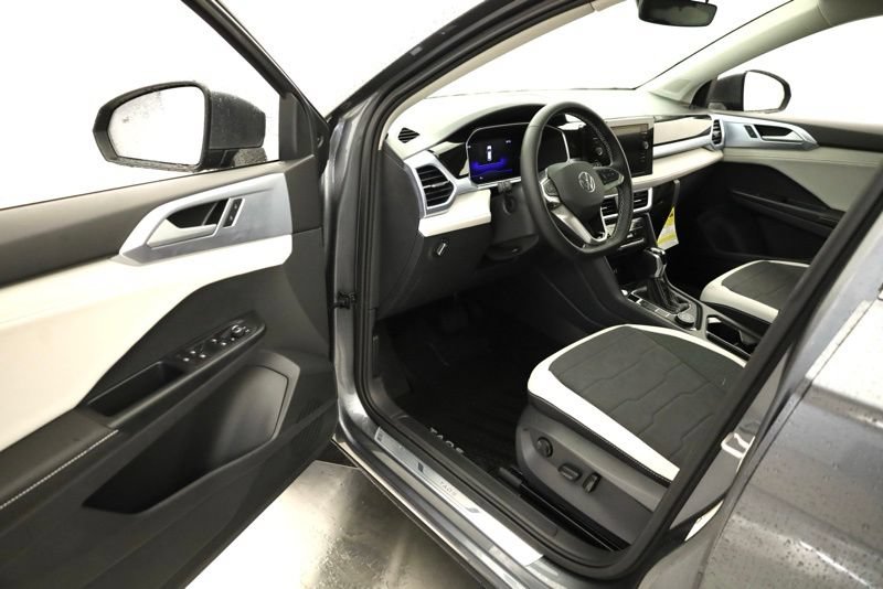 New 2026 Volkswagen Taos SE AWD/4WD image 9