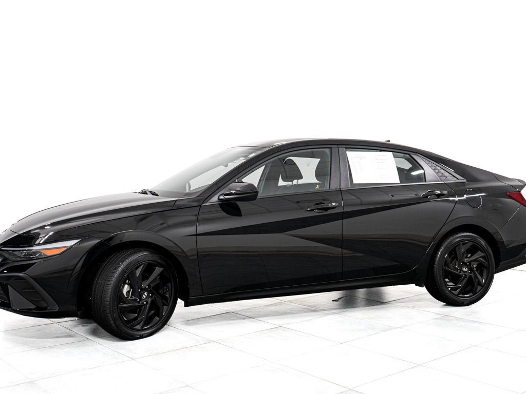 Used 2026 Hyundai Elantra Sport FWD image 4