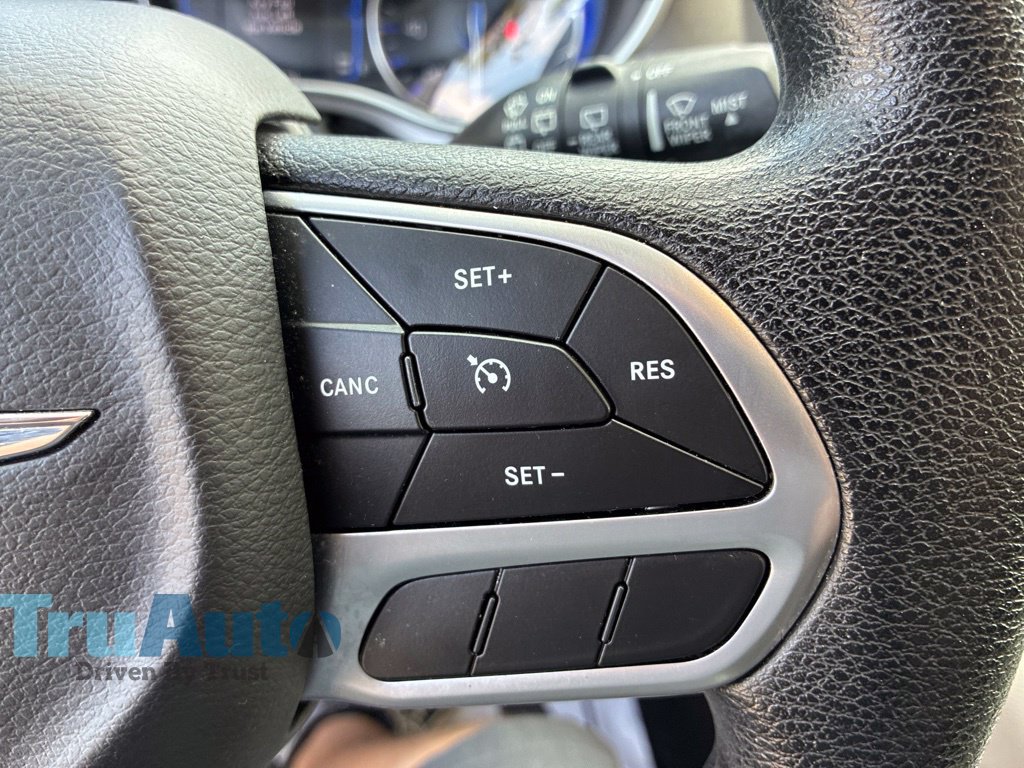 Used 2020 Chrysler Pacifica Touring w/ Tire & Wheel Group FWD image 28