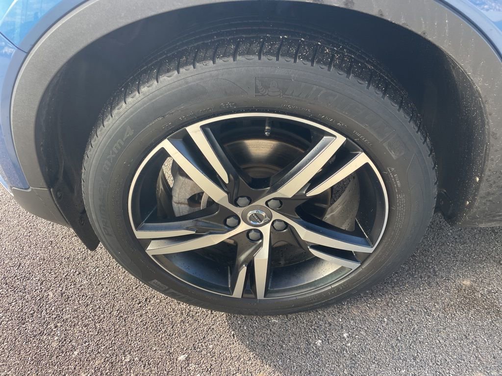 Used 2021 Volvo XC40 T5 R-Design w/ Advanced Package image 14