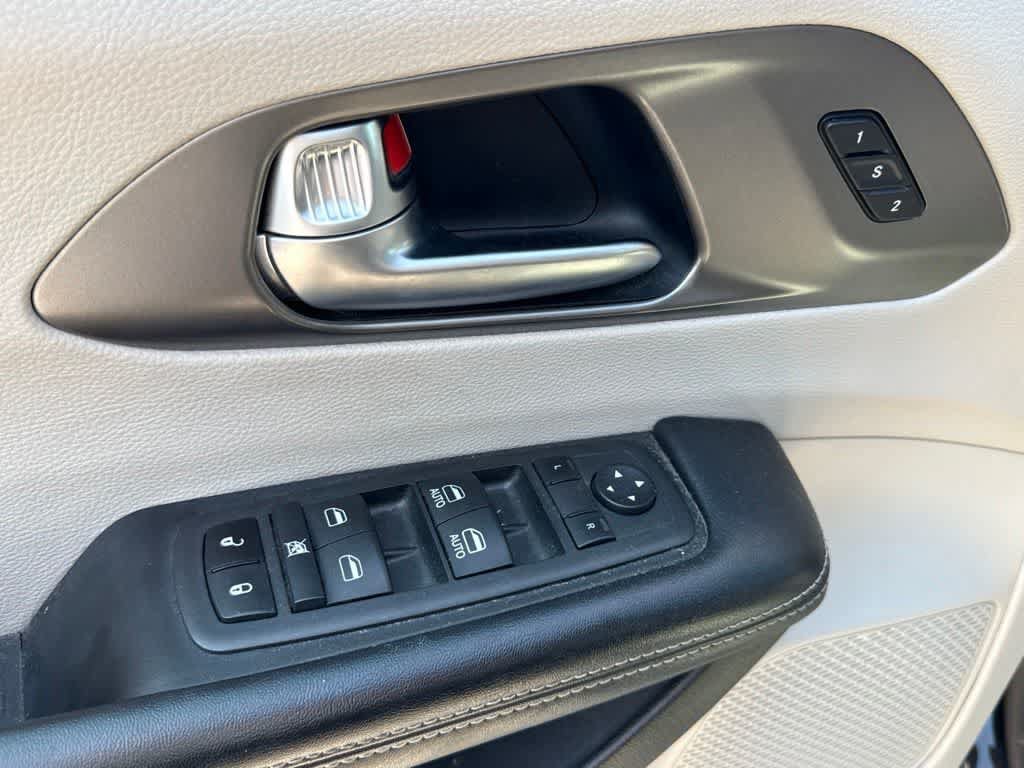Used 2022 Chrysler Pacifica Touring-L FWD image 13
