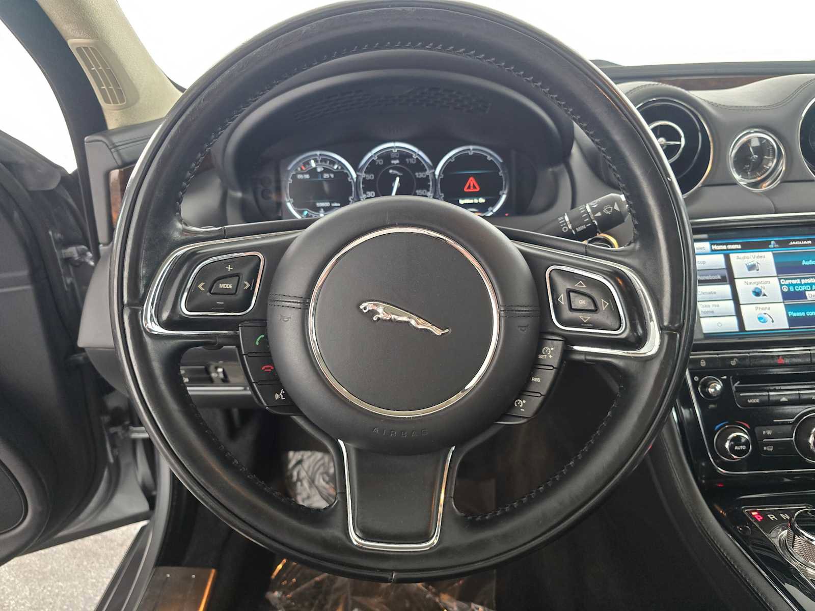 Used 2015 Jaguar XJ L Portfolio image 45