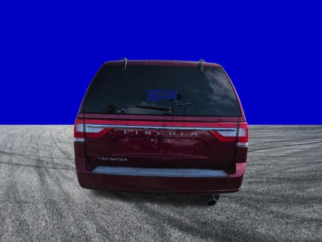 Used 2017 Lincoln Navigator Select RWD image 5