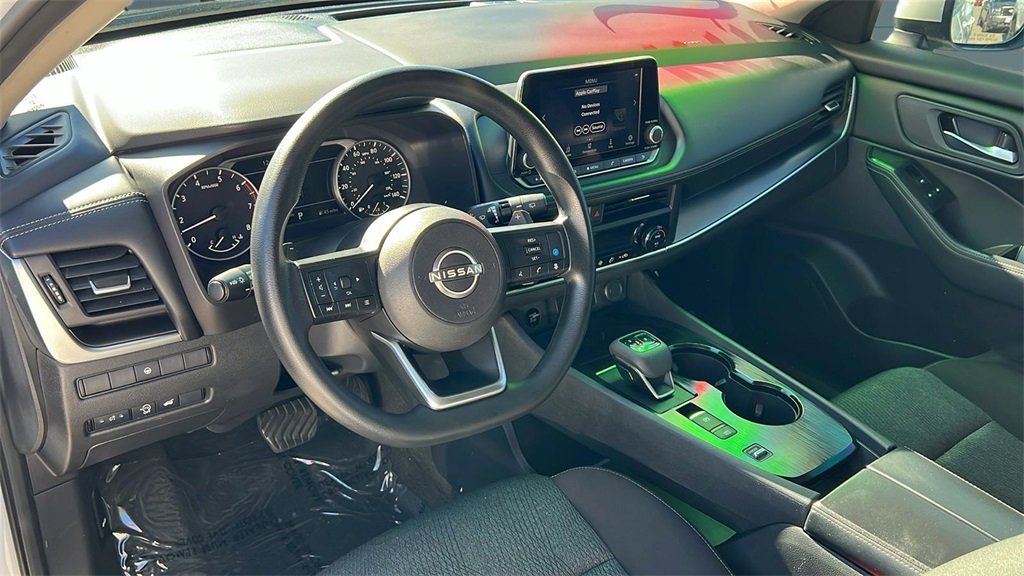 Used 2024 Nissan Rogue SV image 7