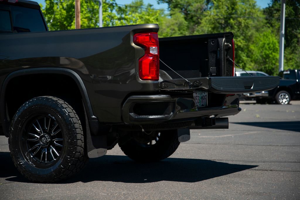 Used 2023 Chevrolet Silverado 3500 High Country w/ Technology Package AWD/4WD image 9