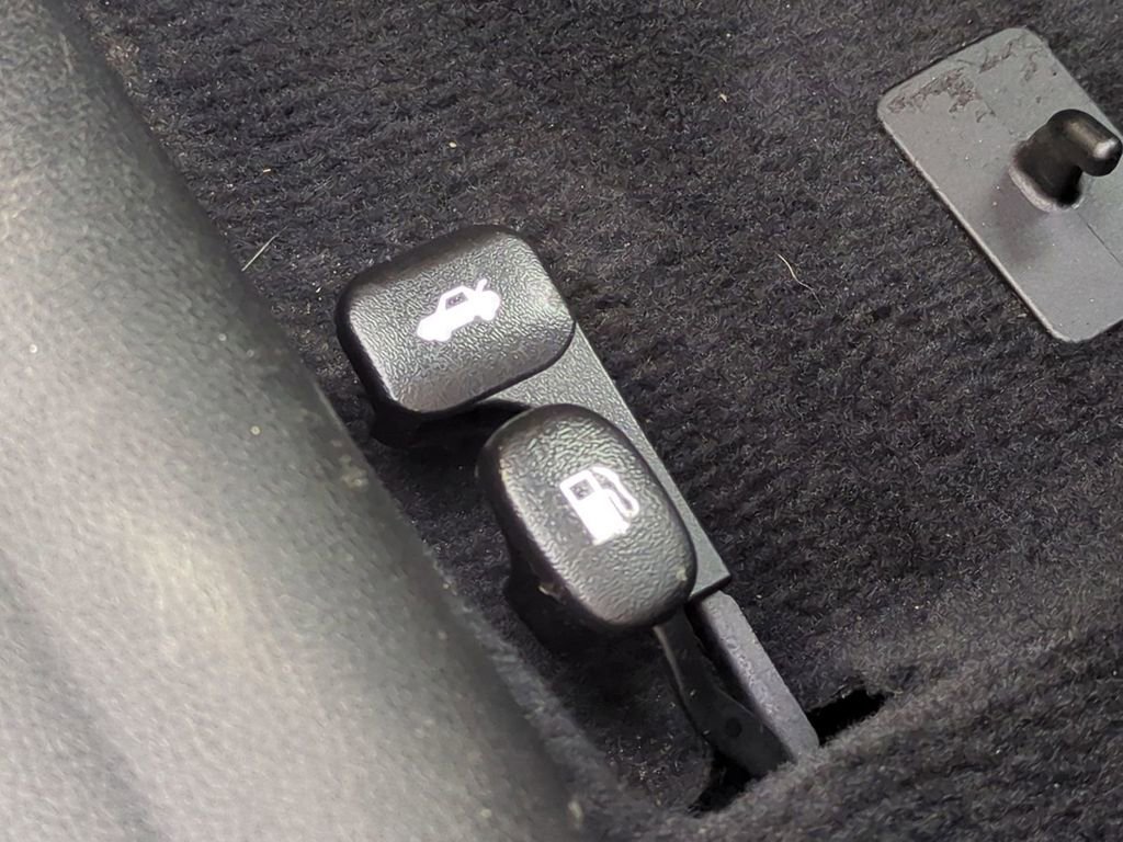 Used 2013 Hyundai Elantra GLS image 14