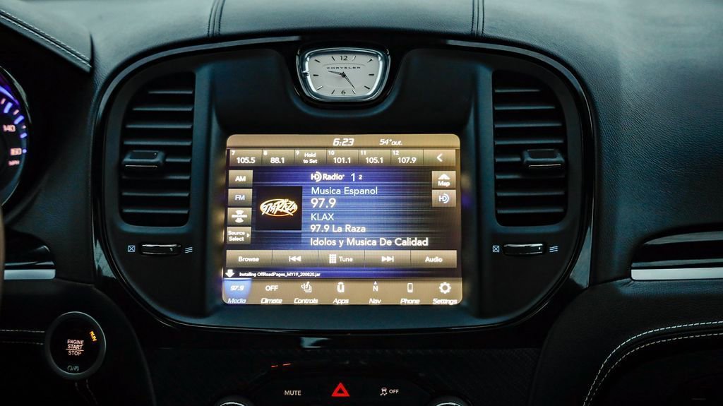 Used 2023 Chrysler 300 C image 15