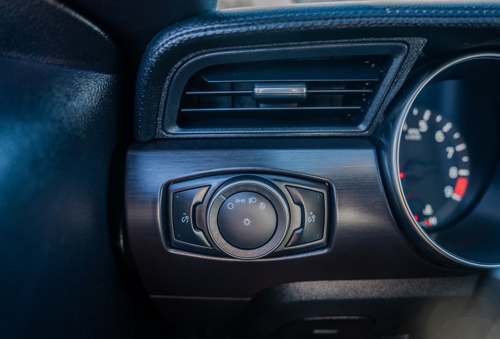 Used 2016 Ford Mustang Shelby GT350 w/ Track Package image 18