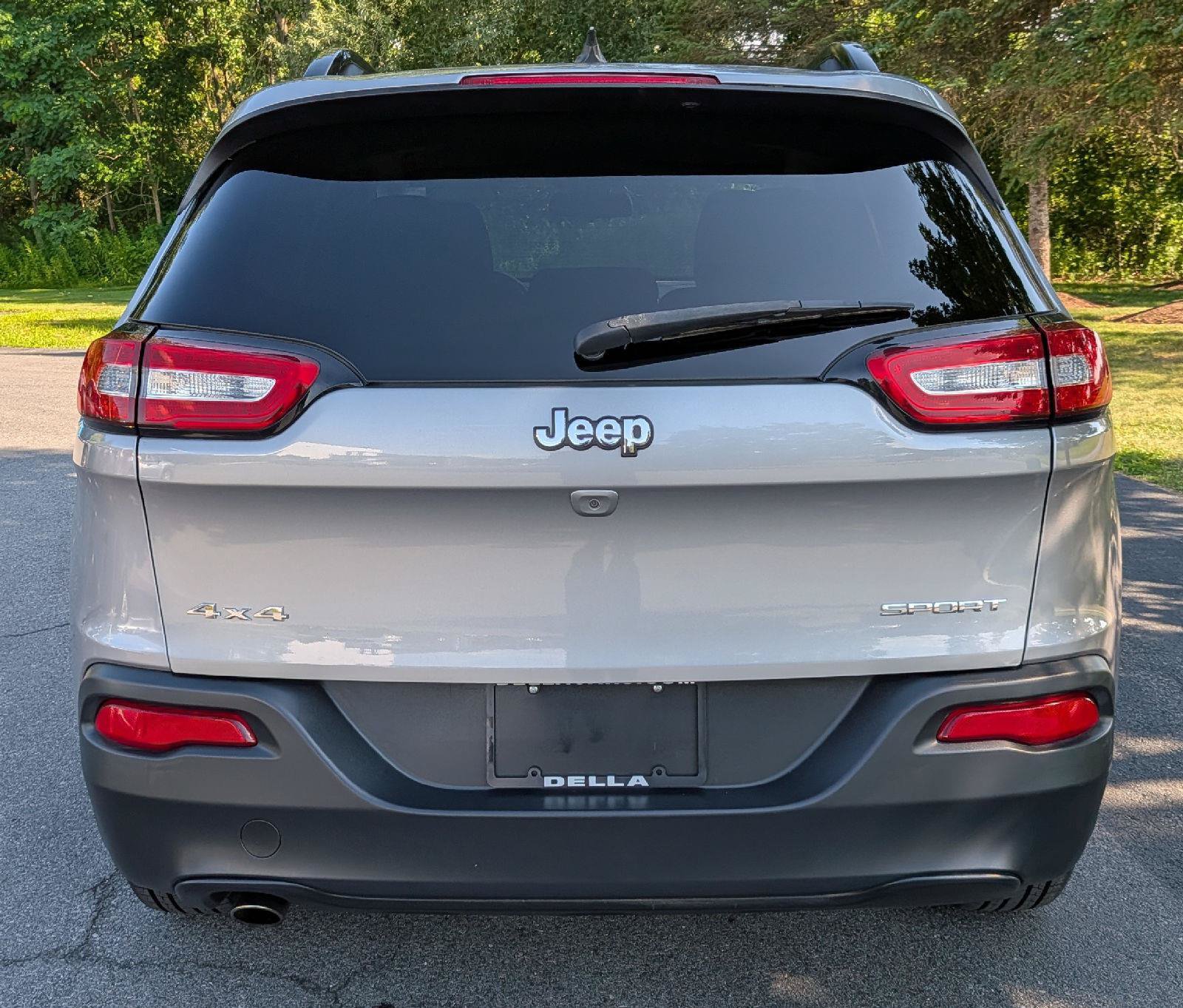Used 2016 Jeep Cherokee Sport w/ Cold Weather Group AWD/4WD image 9