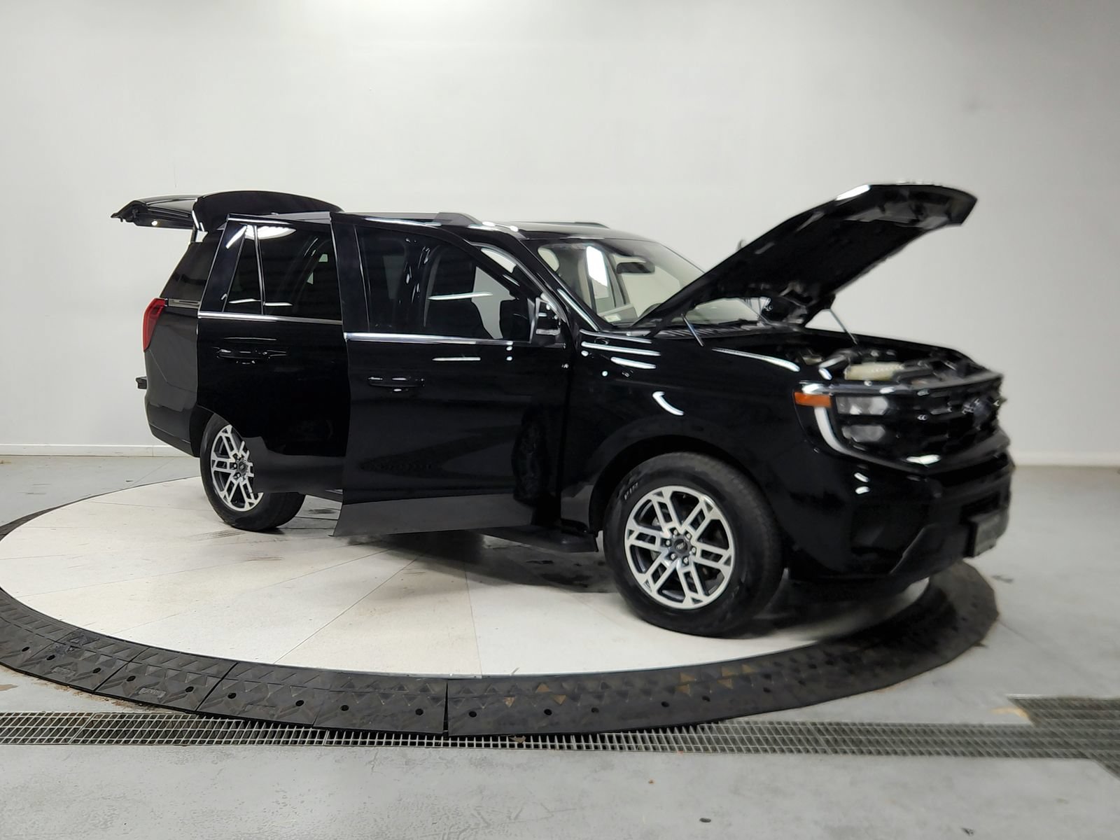 Used 2025 Ford Expedition Active AWD/4WD image 10