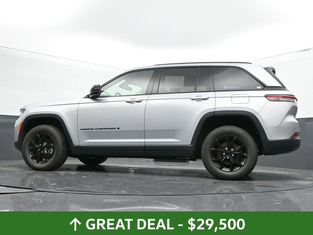 Used 2024 Jeep Grand Cherokee Altitude image 50